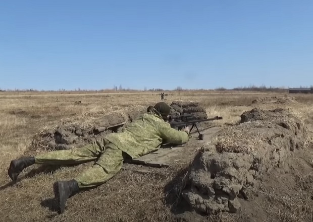 Руски снајперисти вежбали ликвидирање „непријатеља: Нова тактика уништавања хеликоптера и дронова (ВИДЕО)